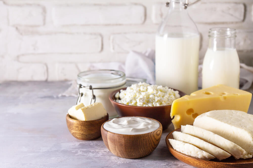 Produkty z mleka A2: twaróg, jogurt, ser żółty